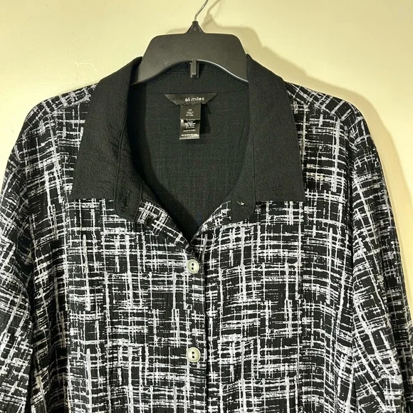 Ali Miles Womens Plus Black Short Sleeve Button Up Asymmetrical Blouse Sz 2X - Picture 2 of 10